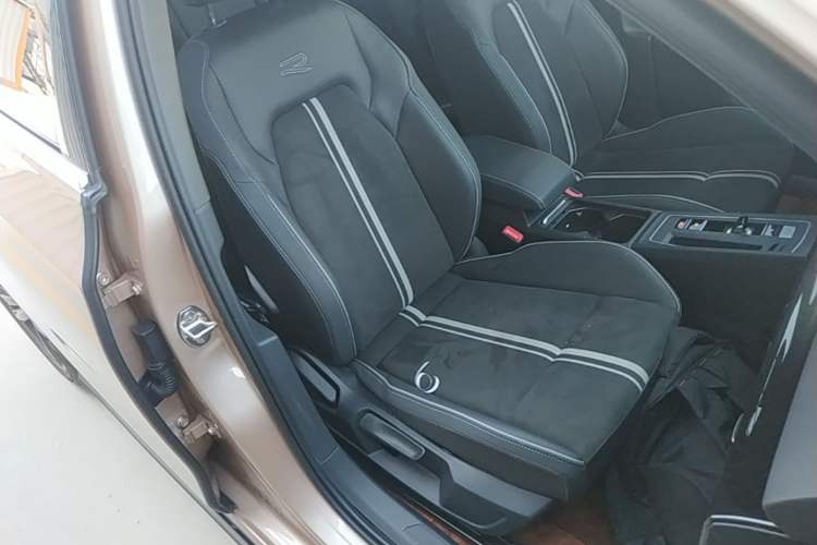 Used Volkswagen Golf 2021 280TSI DSG R-Line Right Front Seat