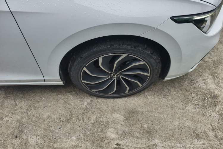 Used Volkswagen Golf 2021 280TSI DSG Pro Right Front Wheel Hub