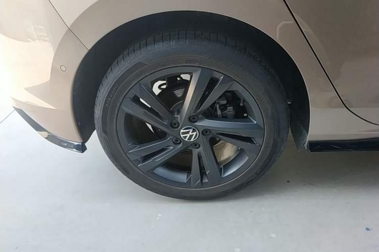 Used Volkswagen Golf 2021 280TSI DSG R-Line Right Rear Wheel Hub