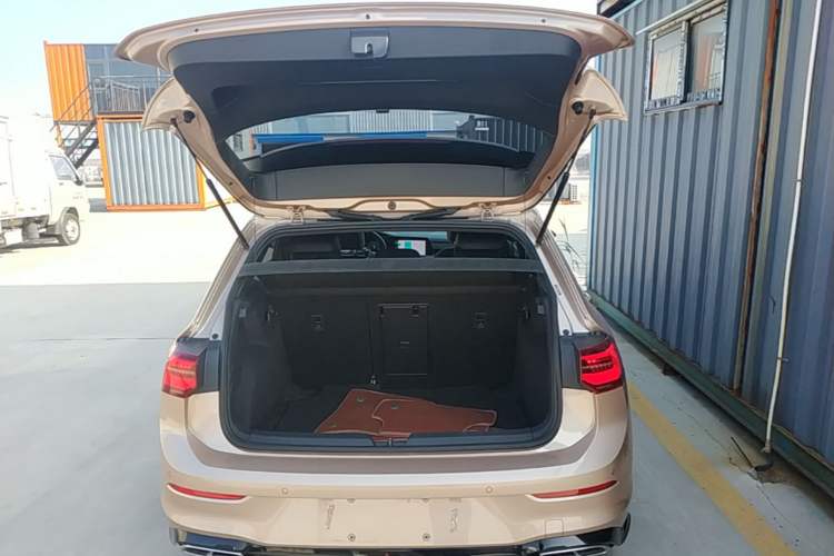 Used Volkswagen Golf 2021 280TSI DSG R-Line Trunk
