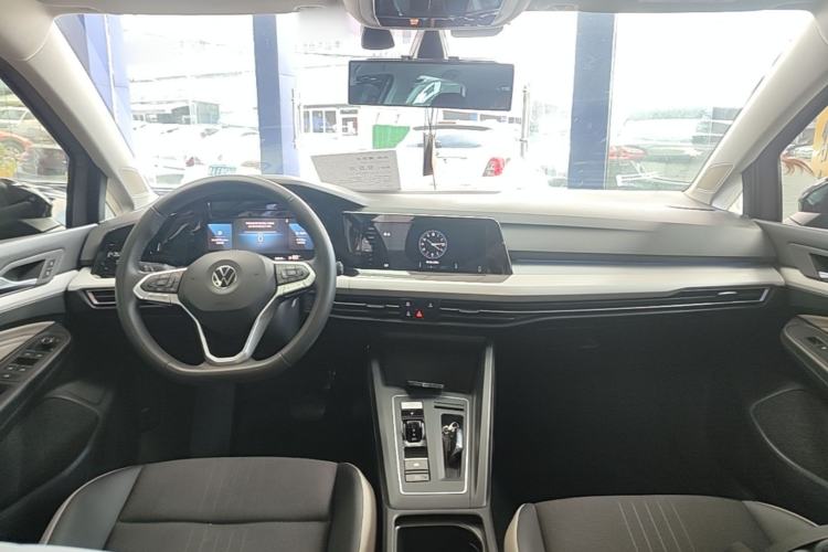Used Volkswagen Golf 2023 280TSI DSG Pro Center Console