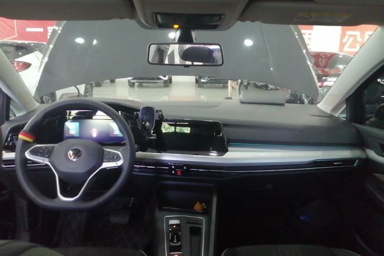 Used Volkswagen Golf 2023 Facelift 280TSI DSG Pro Center Console