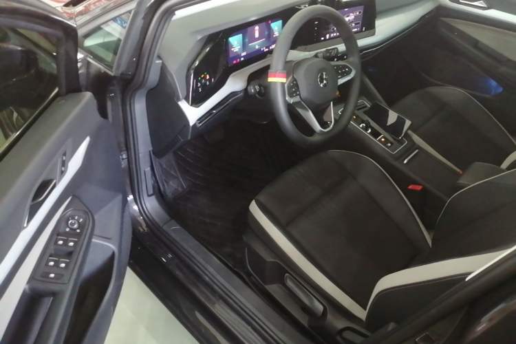 Used Volkswagen Golf 2023 Facelift 280TSI DSG Pro Driver Seat