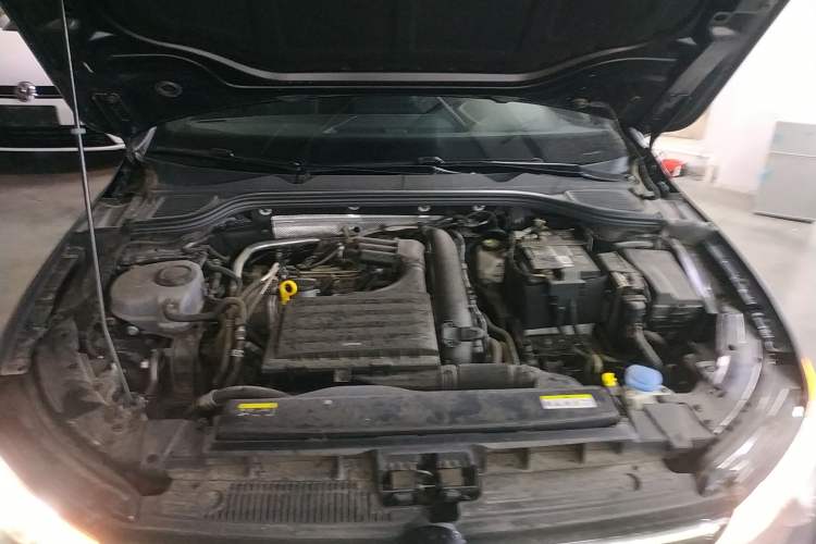 Used Volkswagen Golf 2023 280TSI DSG R-Line Lite Engine Bay