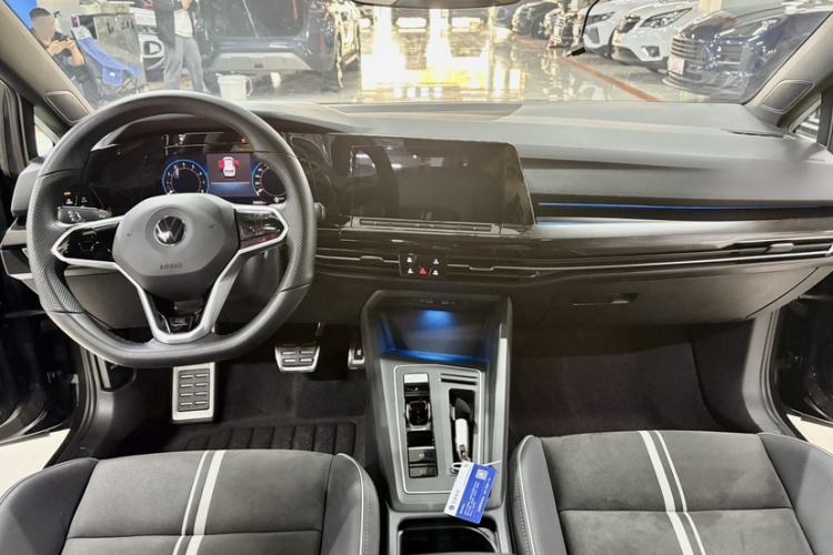 Used Volkswagen Golf 2023 280TSI DSG R-Line Lite Interior 1