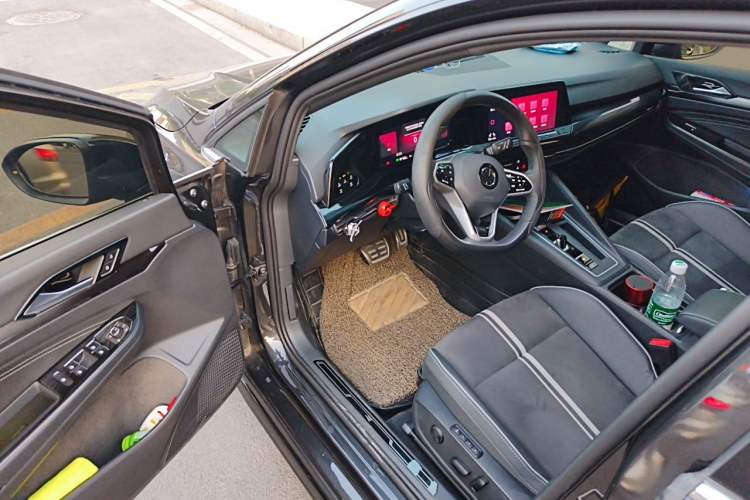 Used Volkswagen Golf 2023 280TSI DSG R-Line Lite Interior 3