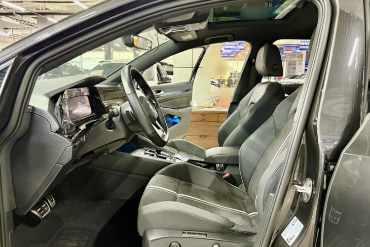 Used Volkswagen Golf 2023 280TSI DSG R-Line Lite Interior 3