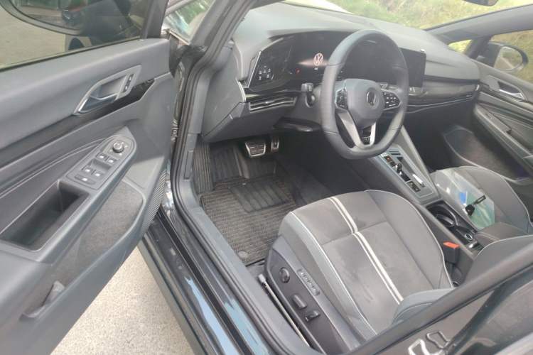 Used Volkswagen Golf 2023 280TSI DSG R-Line 20th Anniversary Edition Interior 3