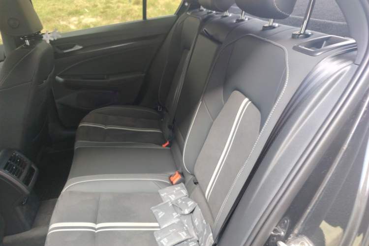Used Volkswagen Golf 2023 280TSI DSG R-Line 20th Anniversary Edition Interior 4