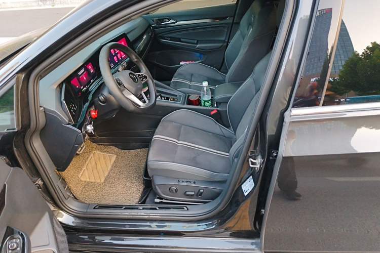 Used Volkswagen Golf 2023 280TSI DSG R-Line Lite Left Front Seat
