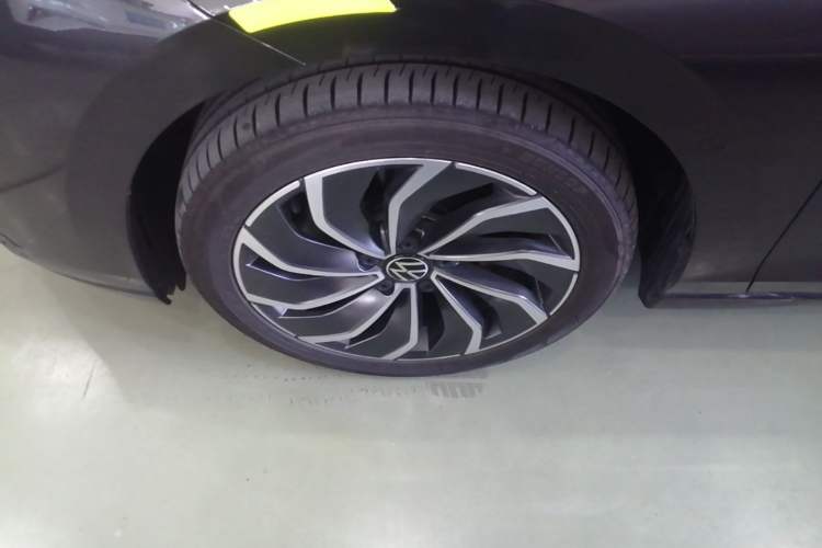 Used Volkswagen Golf 2023 Facelift 280TSI DSG Pro Left Front Wheel Hub