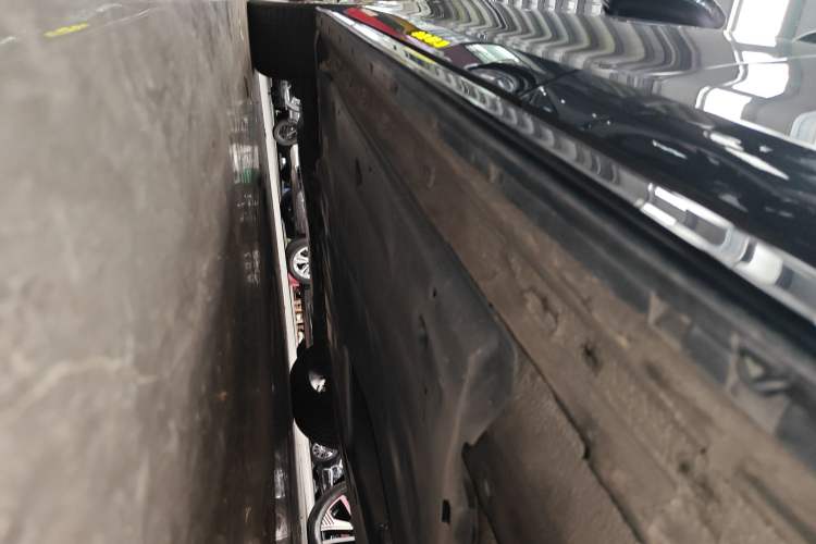 Used Volkswagen Golf 2023 Facelift 280TSI DSG R-Line Lite Left Side Sill