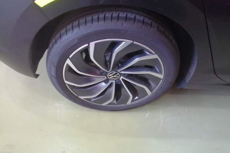 Used Volkswagen Golf 2023 Facelift 280TSI DSG Pro Right Rear Wheel Hub