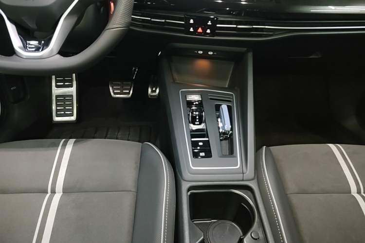 Used Volkswagen Golf 2023 Facelift 280TSI DSG R-Line Lite Gear Lever