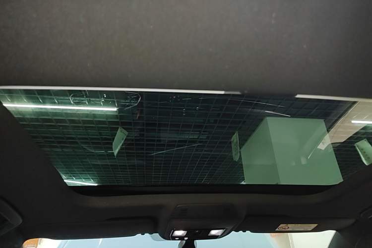 Used Volkswagen Golf 2023 Facelift 280TSI DSG R-Line Lite Headliner