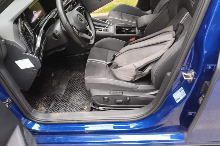 Used Volkswagen Golf 2023 280TSI DSG R-Line Lite Left Front Seat