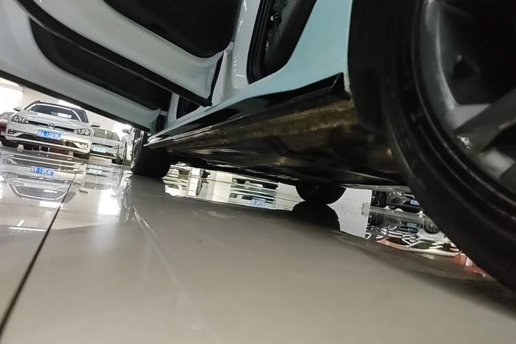 Used Volkswagen Golf 2023 Facelift 280TSI DSG R-Line Lite Left Side Sill