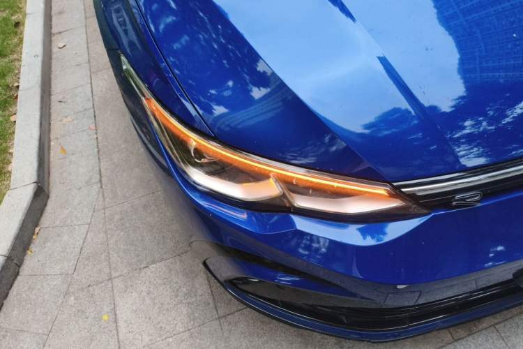 Used Volkswagen Golf 2023 280TSI DSG R-Line Lite Right Front Headlight