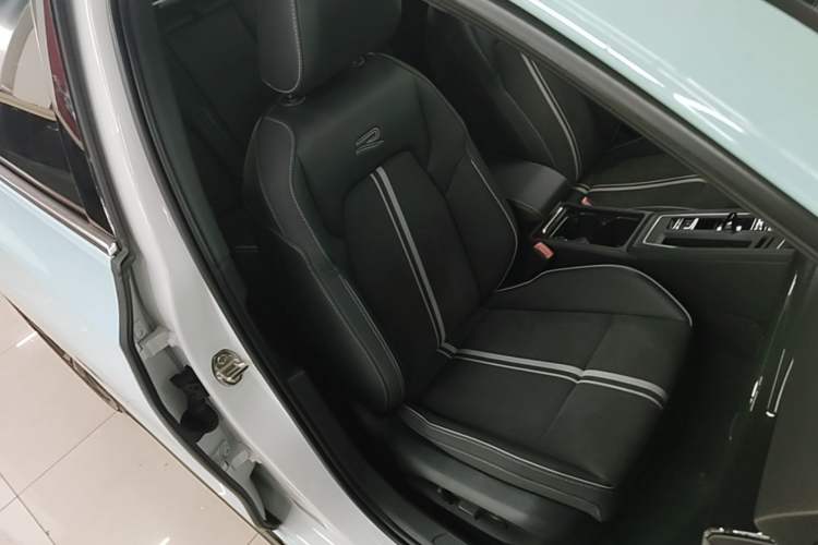 Used Volkswagen Golf 2023 Facelift 280TSI DSG R-Line Lite Right Front Seat