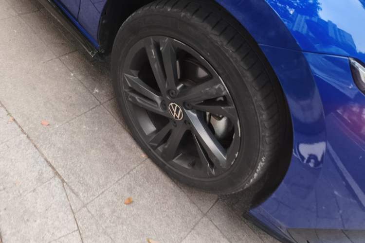 Used Volkswagen Golf 2023 280TSI DSG R-Line Lite Right Front Wheel Hub