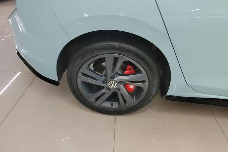 Used Volkswagen Golf 2023 Facelift 280TSI DSG R-Line Lite Right Rear Wheel Hub