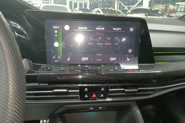 Used Volkswagen Golf 2023 Facelift 280TSI DSG R-Line Audio And AC Panel