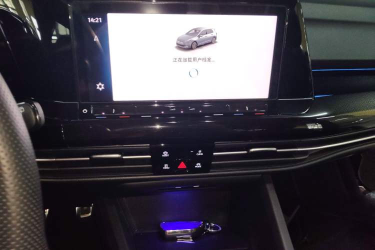 Used Volkswagen Golf 2023 Facelift 280TSI DSG R-Line Audio And AC Panel