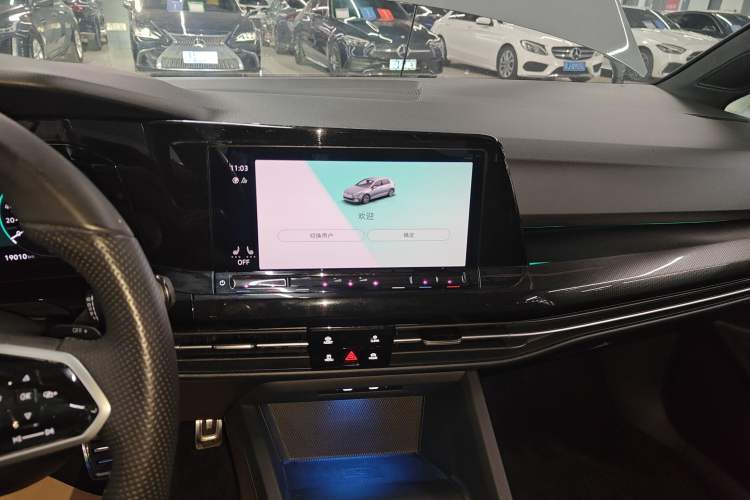 Used Volkswagen Golf 2023 Facelift 280TSI DSG R-Line Lite Audio And AC Panel