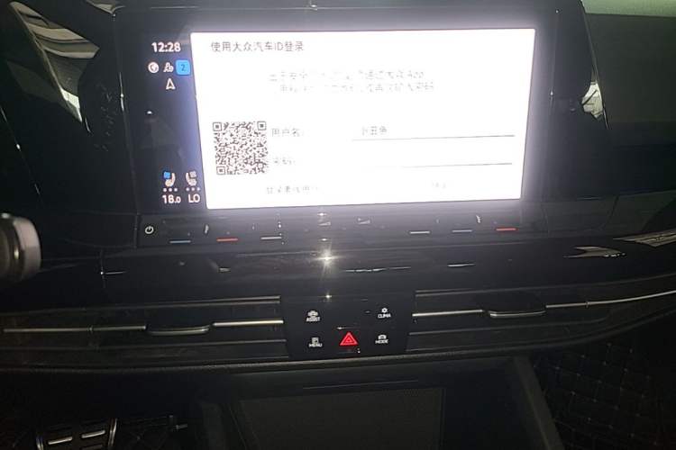 Used Volkswagen Golf 2023 Facelift 280TSI DSG R-Line Audio And AC Panel