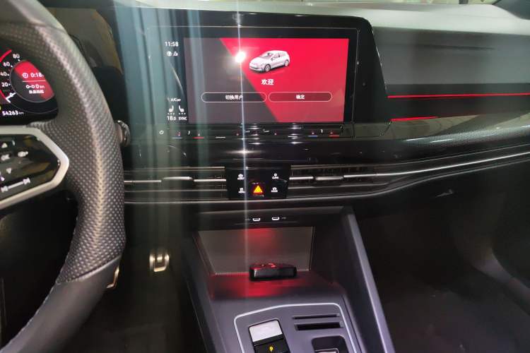 Used Volkswagen Golf 2023 Facelift 280TSI DSG R-Line Lite Audio And AC Panel