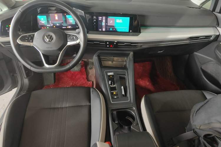 Used Volkswagen Golf 2023 280TSI DSG Pro Center Console
