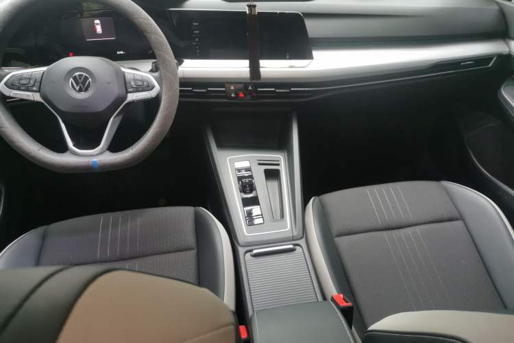 Used Volkswagen Golf 2023 280TSI DSG Pro Center Console