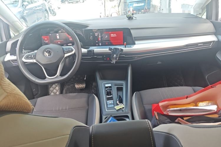 Used Volkswagen Golf 2023 Facelift 280TSI DSG Pro Center Console