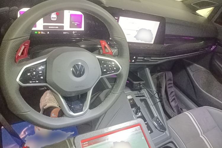 Used Volkswagen Golf 2023 Facelift 280TSI DSG R-Line Center Console