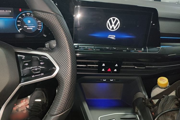 Used Volkswagen Golf 2023 Facelift 280TSI DSG R-Line Lite Center Console