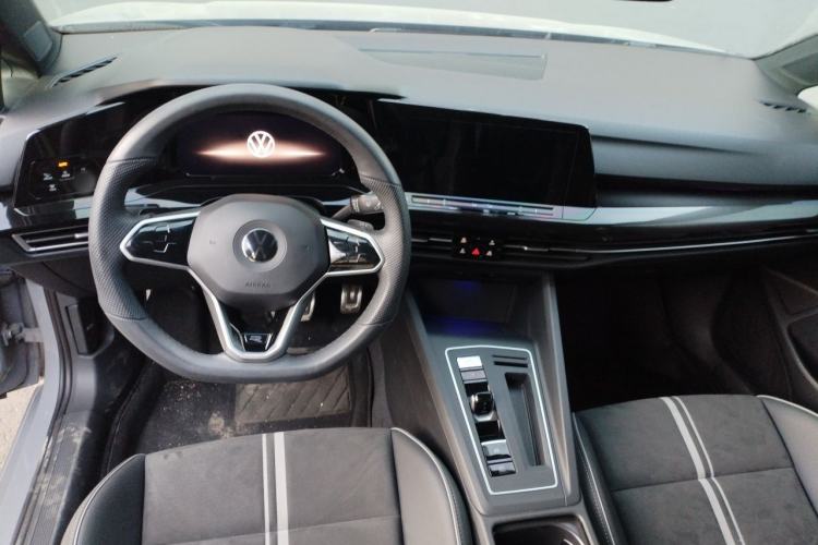 Used Volkswagen Golf 2023 280TSI DSG R-Line 20th Anniversary Edition Center Console