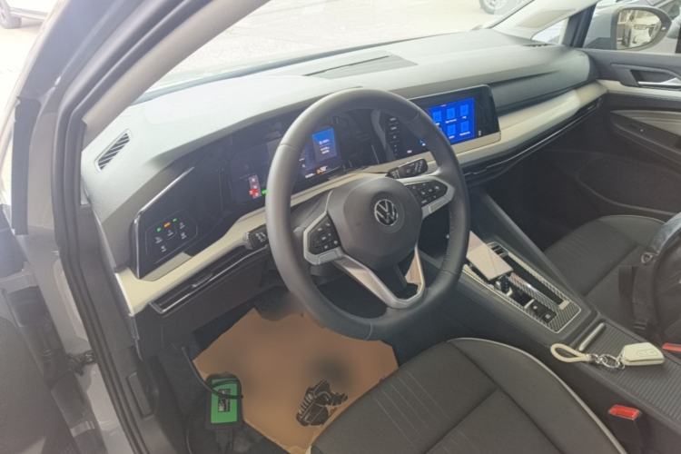 Used Volkswagen Golf 2023 Facelift 280TSI DSG Pro Center Console