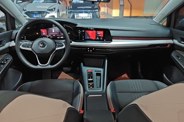 Used Volkswagen Golf 2023 Facelift 280TSI DSG Pro Center Console