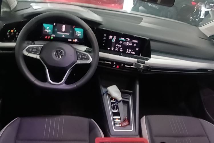 Used Volkswagen Golf 2023 280TSI DSG Pro Center Console