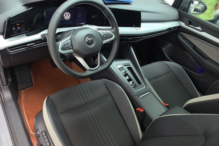 Used Volkswagen Golf 2023 280TSI DSG Pro Center Console