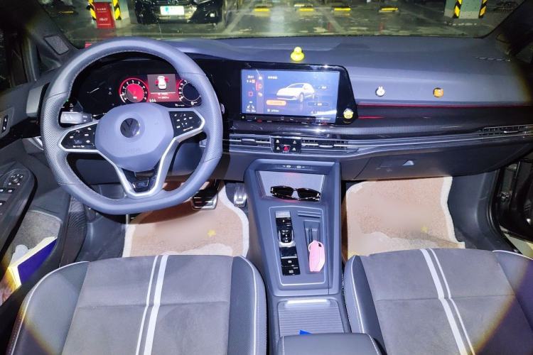 Used Volkswagen Golf 2023 Facelift 280TSI DSG R-Line Lite Center Console