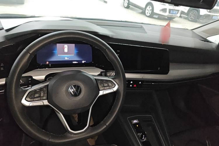 Used Volkswagen Golf 2023 Facelift 280TSI DSG Pro Center Console