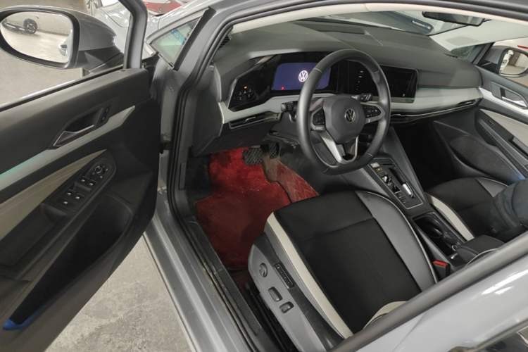 Used Volkswagen Golf 2023 280TSI DSG Pro Driver Seat