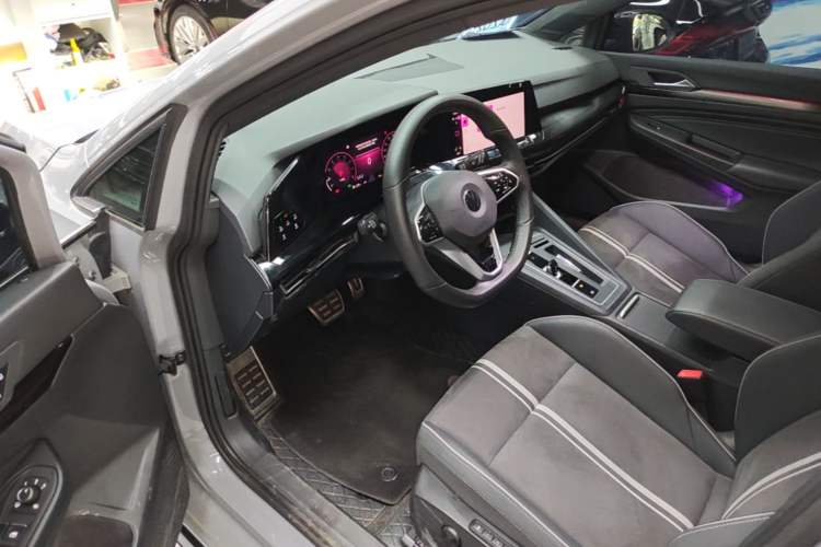 Used Volkswagen Golf 2023 Facelift 280TSI DSG R-Line Driver Seat