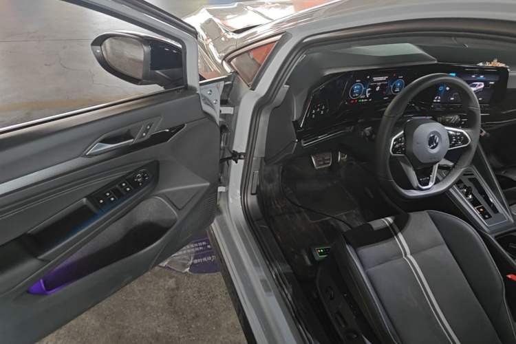 Used Volkswagen Golf 2023 Facelift 280TSI DSG R-Line Lite Driver Seat