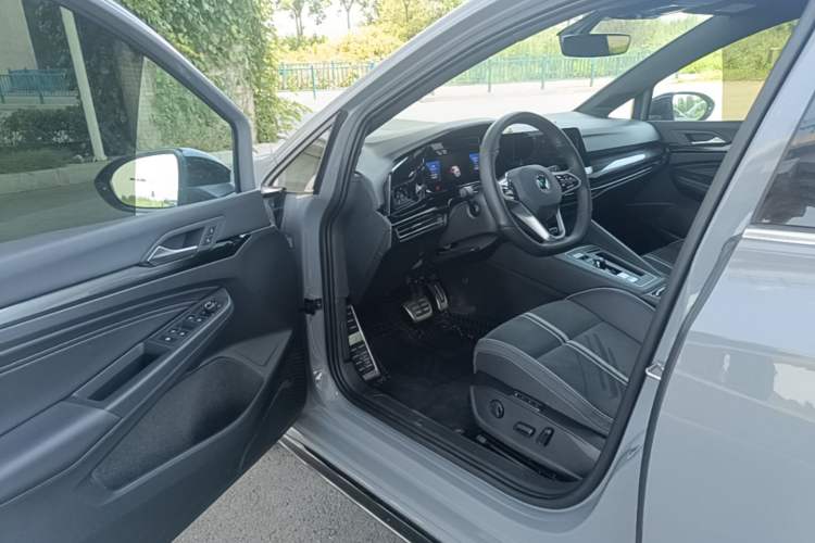 Used Volkswagen Golf 2023 Facelift 280TSI DSG R-Line Lite Driver Seat