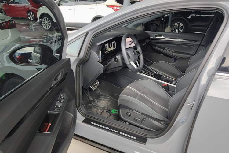 Used Volkswagen Golf 2023 Facelift 280TSI DSG R-Line Driver Seat