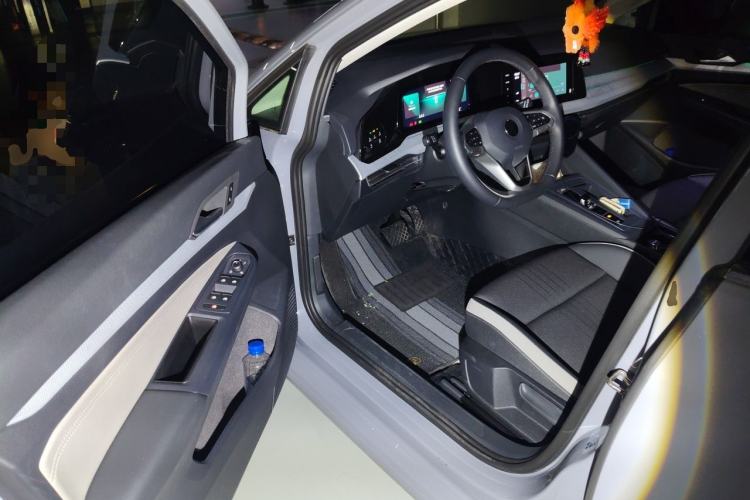 Used Volkswagen Golf 2023 280TSI DSG Pro Driver Seat