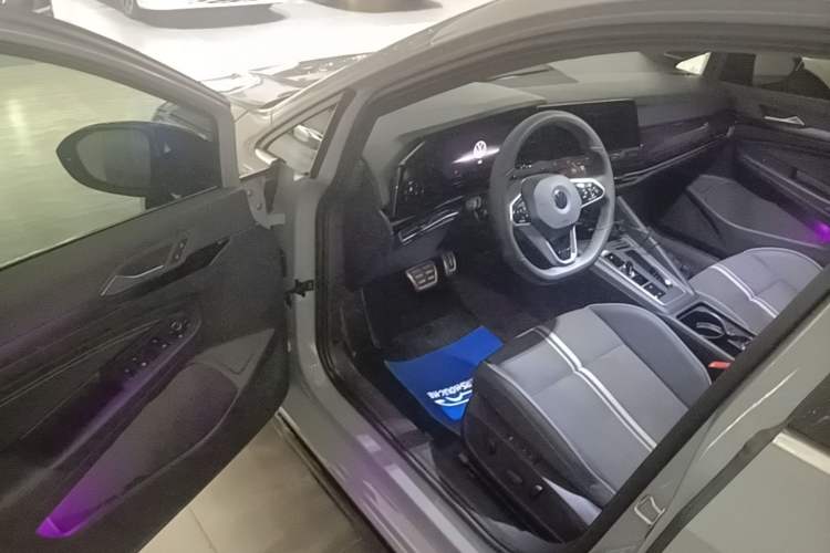 Used Volkswagen Golf 2023 Facelift 280TSI DSG R-Line Driver Seat