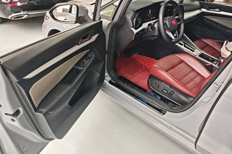 Used Volkswagen Golf 2023 280TSI DSG Pro Driver Seat